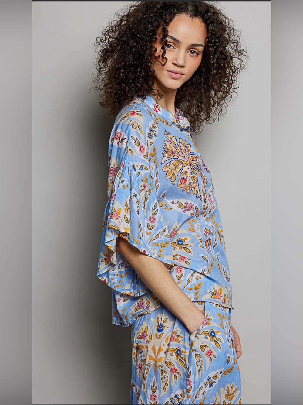 203. BRAND NEW POL Sky Blue Floral Flutter Sleeve Tunic - Picture 2 of 5
